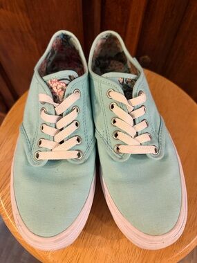 Vans Camden Low Top light blue Canvas Low-Top Sneakers with White Laces